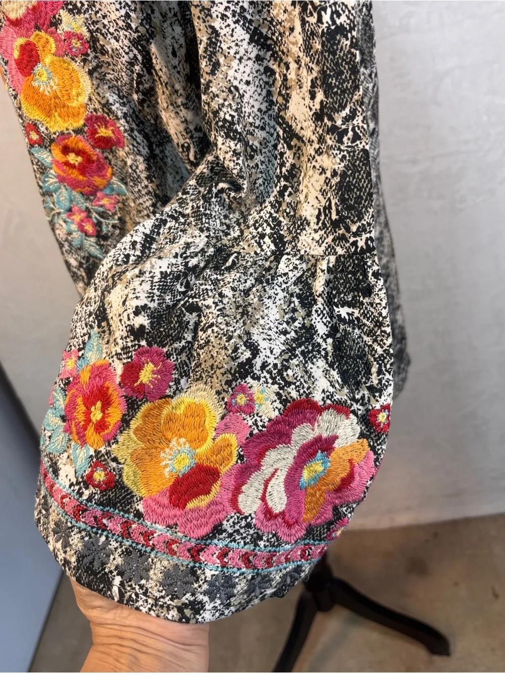 Savanna Jane Snake Print Floral Embroidered Blouse Boho Bell Sleeve Top M